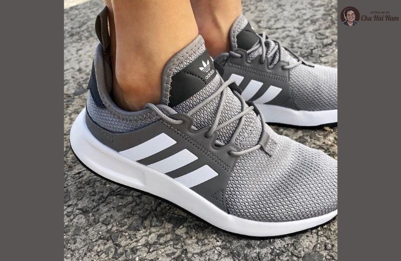 Kiểu buộc đơn giản – nhanh gọn, làm nổi bật phom tối giản của giày 3 lỗ.