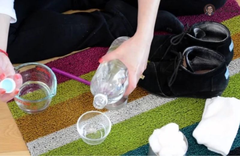 Giấm & phèn chua đánh bay vi khuẩn gây mùi.