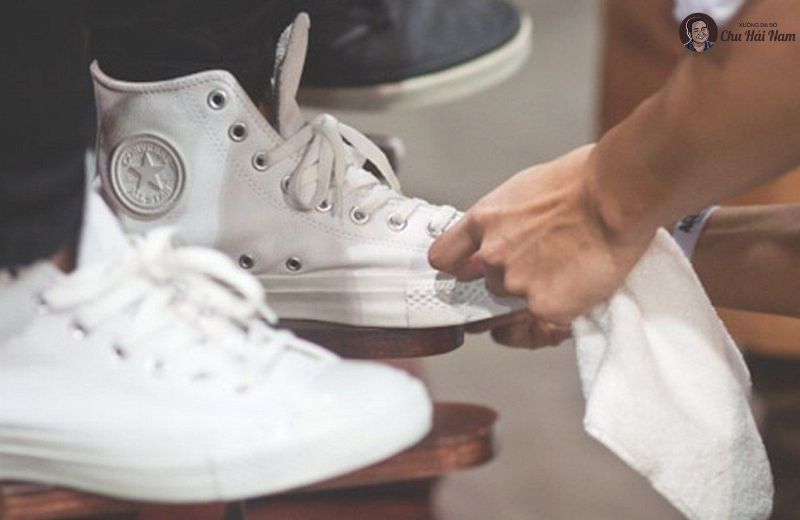 Vì sao không nên để giày bị hôi? Nguy hại nhiều hơn bạn nghĩ.