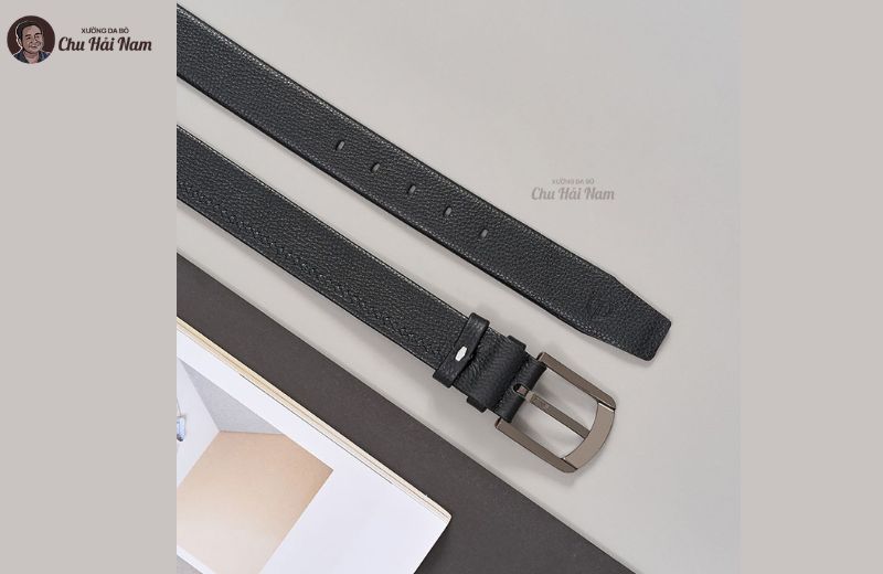 Họa tiết tinh tế – tôn vinh phong cách quý ông công sở.