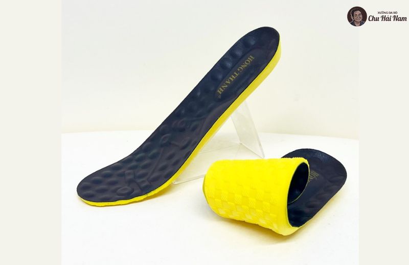 Đổi lót giày định kỳ để hạn chế mùi khó chịu.