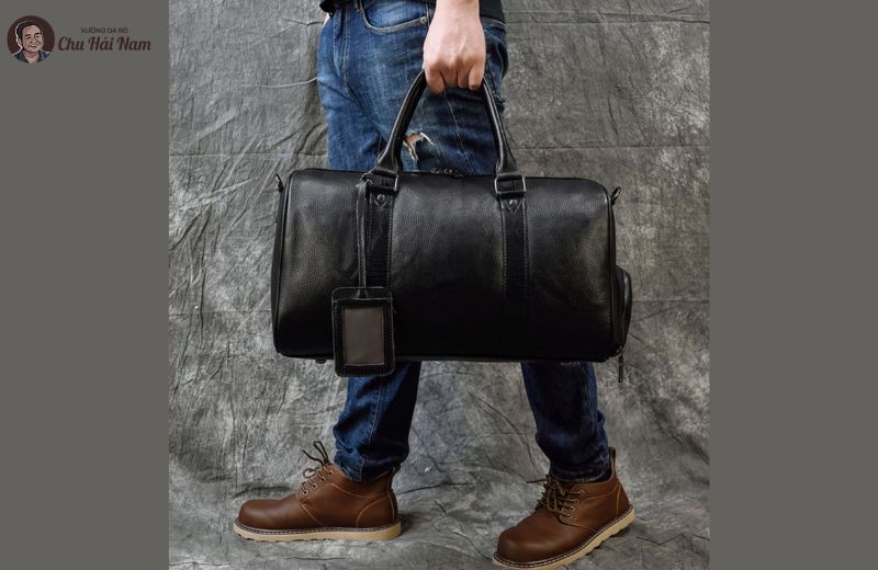 Chuẩn bị cho chuyến đi với vẻ ngoài sang trọng cùng túi da Chu Hải Nam.