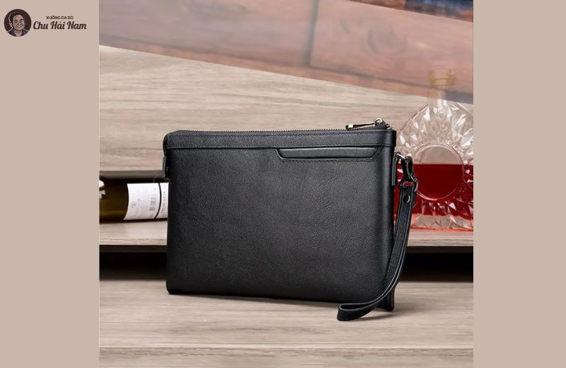 Ví cầm tay phong thư - Thiết kế dẹt hơn, phù hợp khi không cần đựng quá nhiều đồ