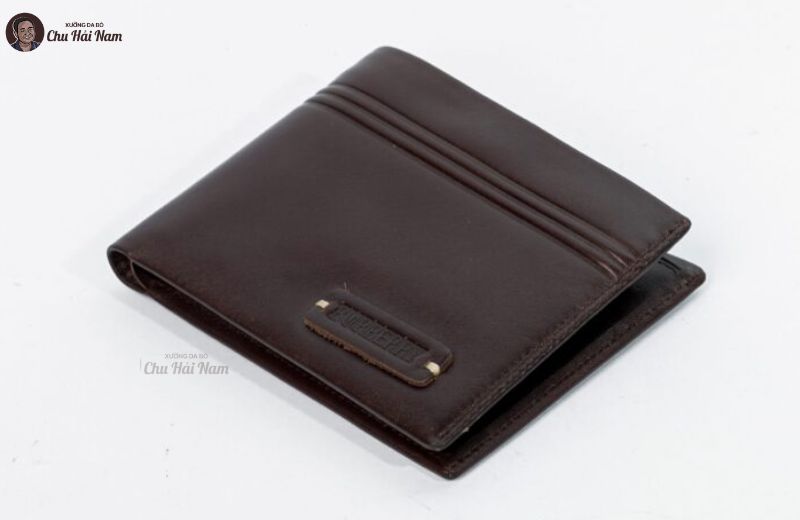 Ví Da Bò Nam – Chất liệu da bò mềm mại, bền bỉ, mang vẻ thanh lịch và sang trọng.