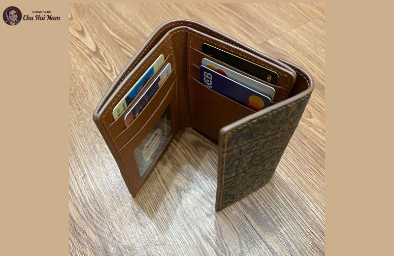 Ví Gập Ba Dáng Đứng – Ngăn nắp, tiện dụng và hiện đại.