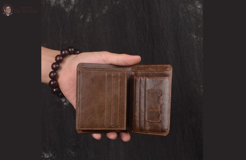 Ví đứng nam ngày càng được ưa chuộng bởi sự gọn nhẹ, trẻ trung, hiện đại