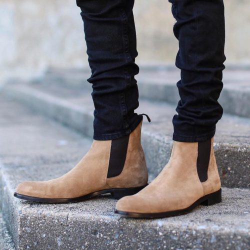 Quần jeans kết hợp với giày boot chelsea