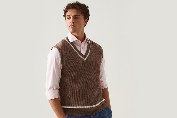 Sweater vest là kiểu áo cộc tay bằng chất liệu nỉ, thun, len