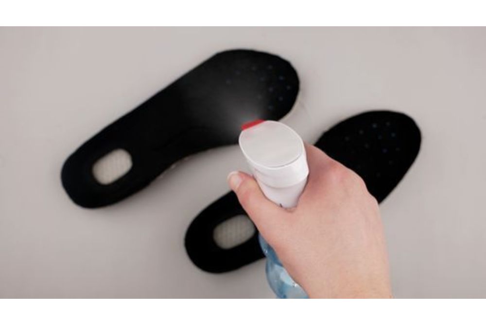 Phương pháp 1: Khử trùng miếng lót bằng cồn tẩy rửa