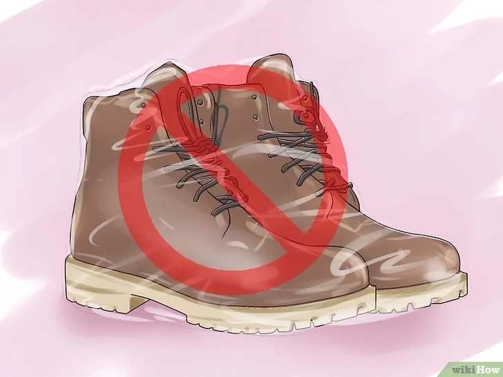  Không nên bọc giày da trong túi nhựa